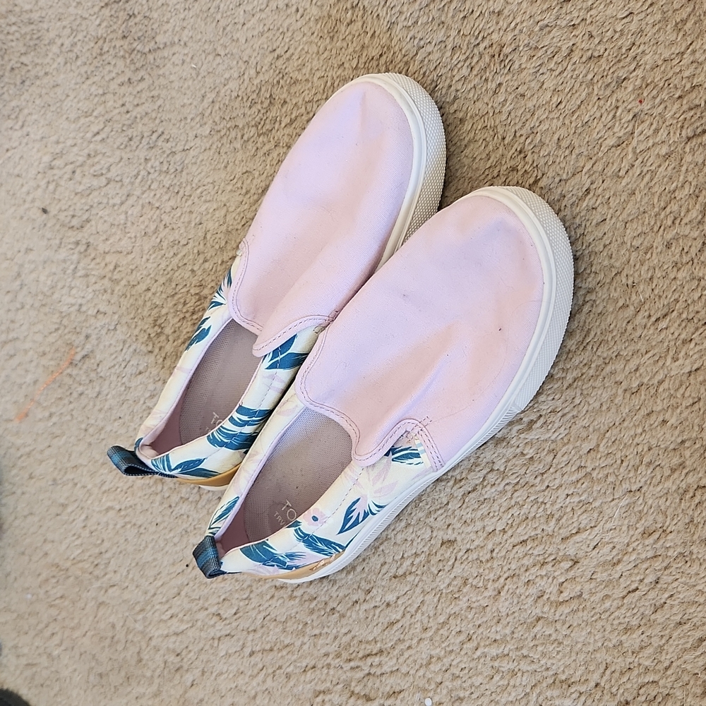 Toms slip on shoe